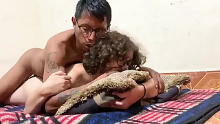 Morrita le encanta por el culo despu&eacute;s de su primer anal&period; Videos completos en depress p&aacute;gina de Sheer