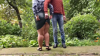 Chubby Amateur MILF pissing outdoor